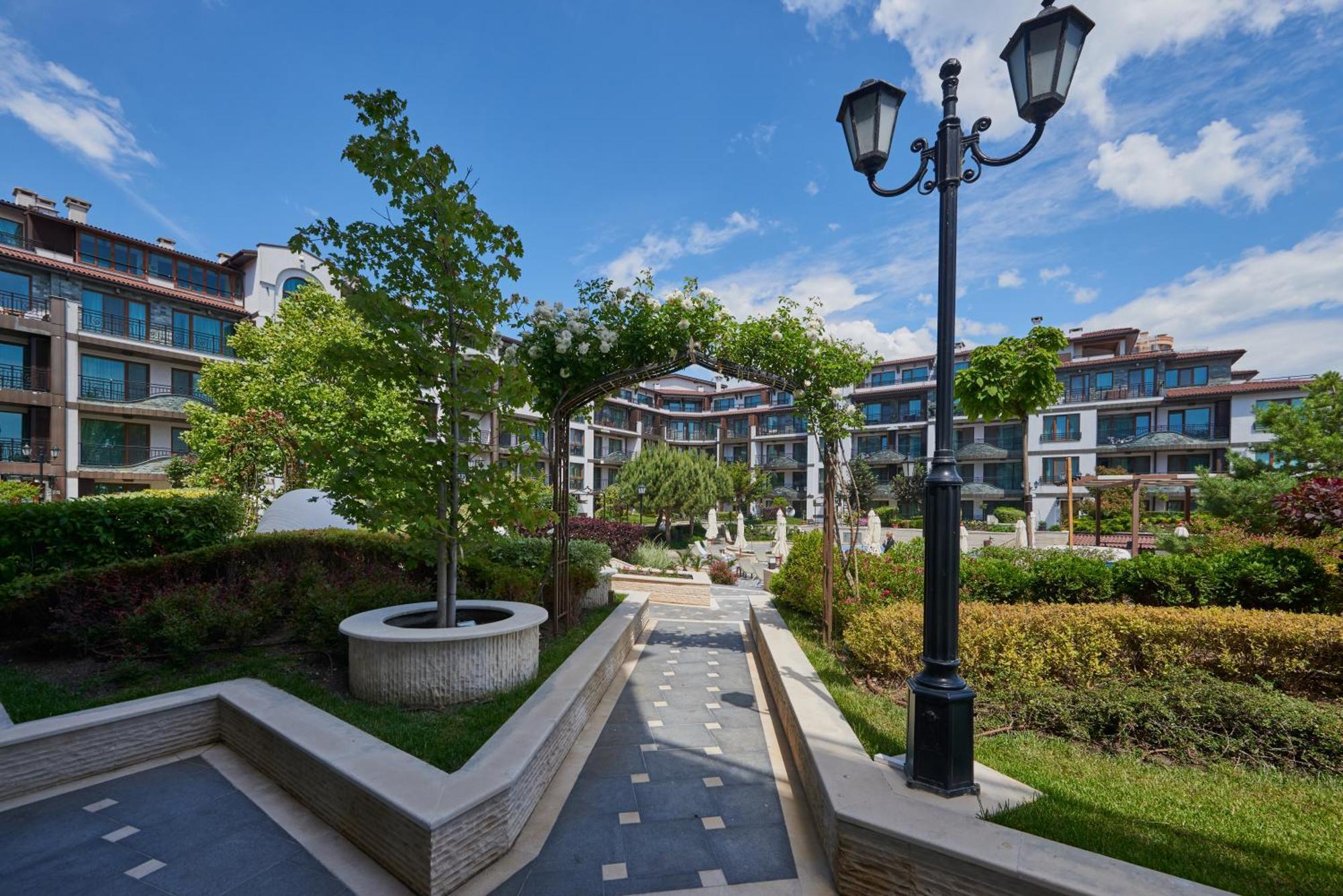 Boutique Rose Gardens Pomorie Aparthotel Exterior foto