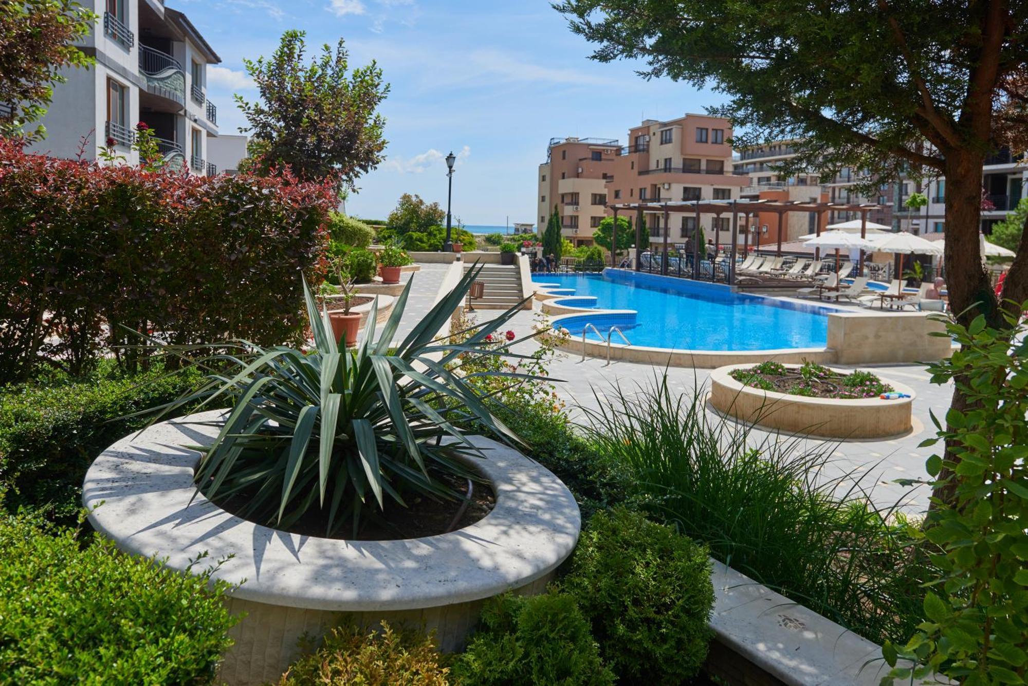 Boutique Rose Gardens Pomorie Aparthotel Exterior foto
